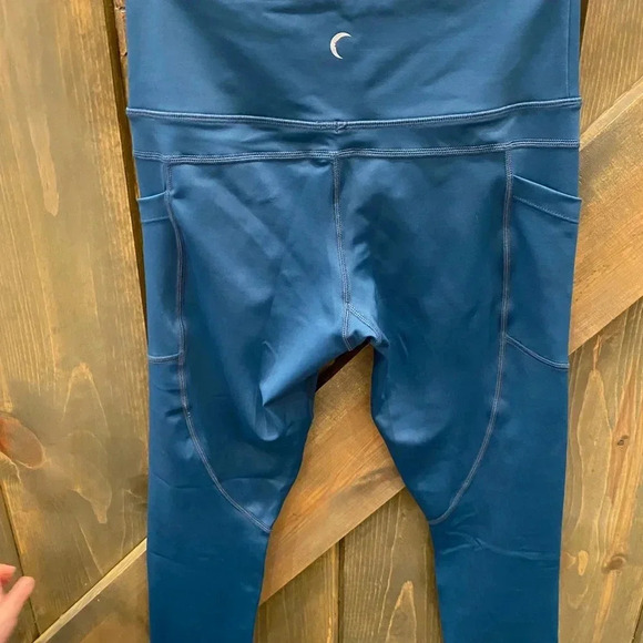 Zyia Light N Tight Cropped Compression Leggings - Picture 3 of 5